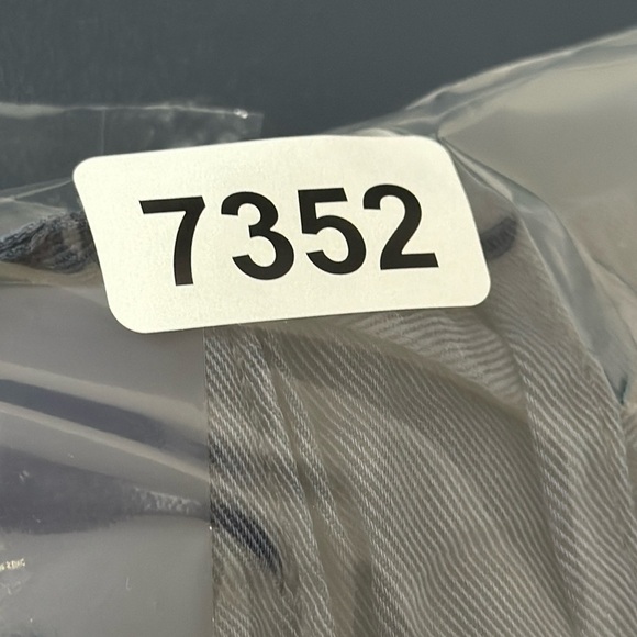 GAP Women's XXL Tencel Short Blue Pull On Drawstring Cuffed NWT Inseam 4" - Picture 4 of 14